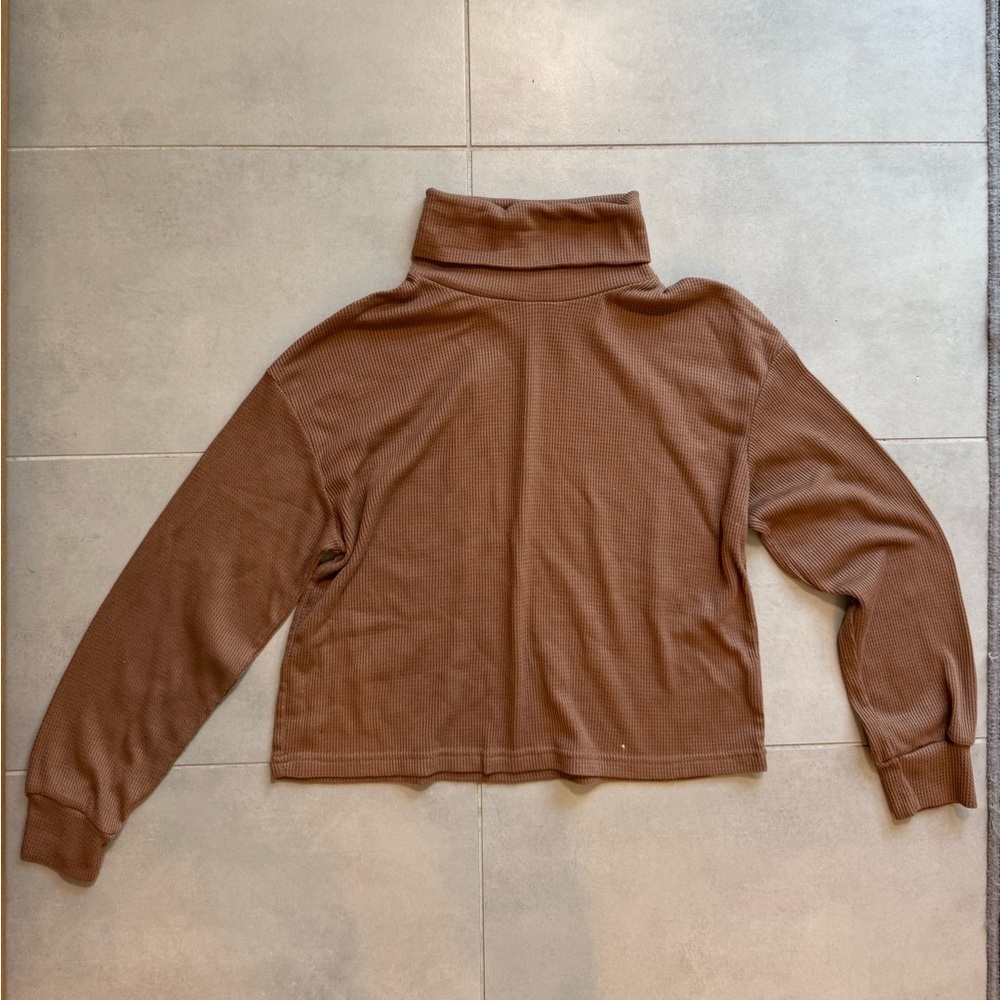 Elegant Brown Turtleneck Sweater - Picture 6 of 8